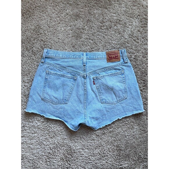 Levi's 501 Distressed Button-Fly Shorts in Light Wash Size 32 - Picture 3 of 6